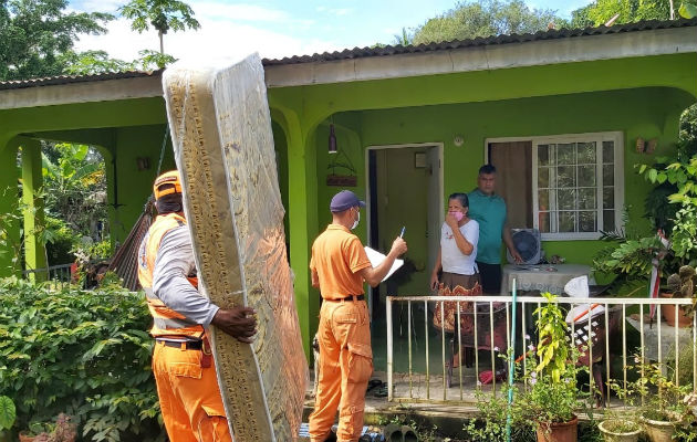 El Sinaproc, Mides, la Gobernación de Veraguas, la Alcaldía y otras entidades acudieron a los puntos de mayor riesgo. Foto: Melquiades Vásquez.