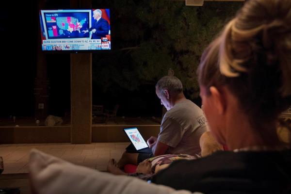 En las últimas horas, Joe Biden ya había acortado distancias con Donald Trump, quien llegó a tener 750,000 votos de margen durante la noche electoral. Foto: EFE