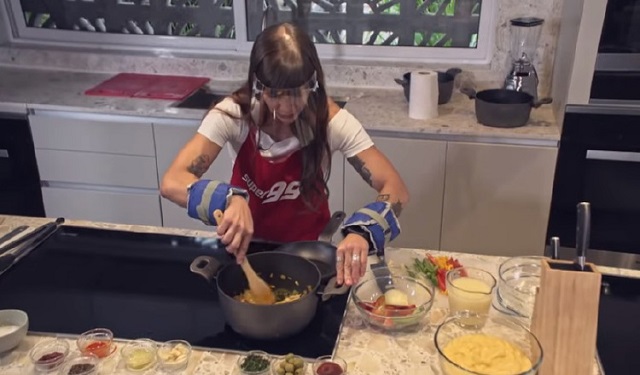 Cocina Al Extremo Personalidades De La Farándula Ponen A Prueba Sus Dotes Culinarios Panamá