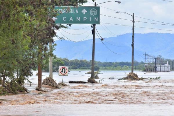 Lo que más preocupa son las fuertes lluvias que dejará en las próximas horas en Cuba, Jamaica, Bahamas y el sur y centro de Florida.