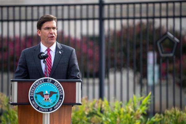 El presidente de Estados Unidos Donald Trump, anunció el despido del secretario de Defensa, Mark Esper, dos días después de que se conociera su derrota en las elecciones del pasado 3 noviembre frente al candidato demócrata, Joe Biden. Foto: EFE