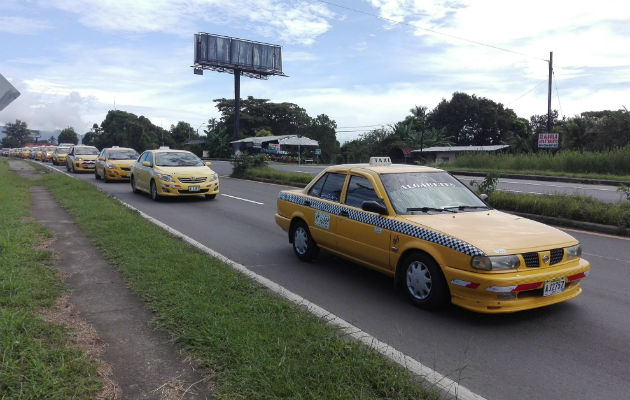 Esta semana, los taxistas han efectuado protestas en varias provincias del país. Foto: Eric A. Montenegro.