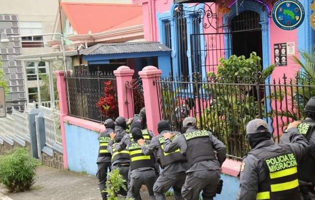 La organización sometía a las víctimas a permanecer en los establecimientos bajo diferentes medios de coacción.