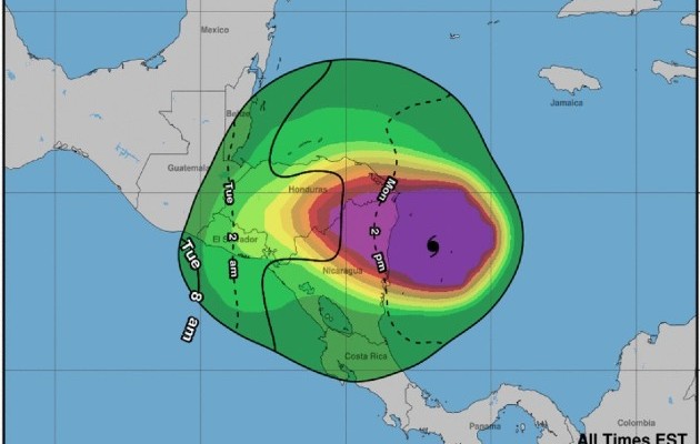 En su boletín de las 15.00 GMT, el NHC informó que el huracán presenta vientos máximos sostenidos de 260 kilómetros por hora (160 m/h) cuando se acerca a Nicaragua y Honduras.