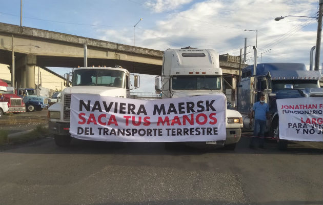 Los transportistas cerraron los Cuatro Altos y la autopista. Foto: Diómedes Sánchez S.