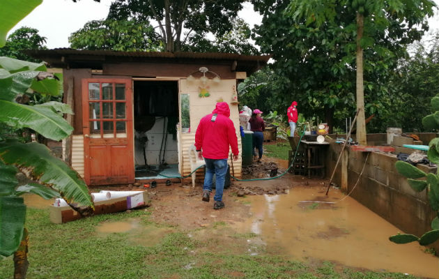 Desbordamiento Del Río Caimito Afecta 45 Viviendas En Barrio Balboa Y Barrio Colón En La 5167