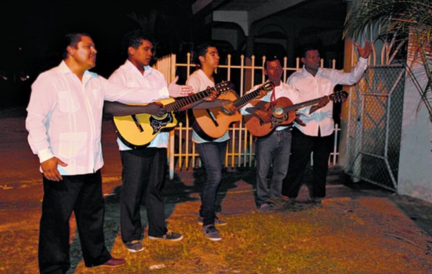 Las serenatas están prohibidas en la madrugada, este año.