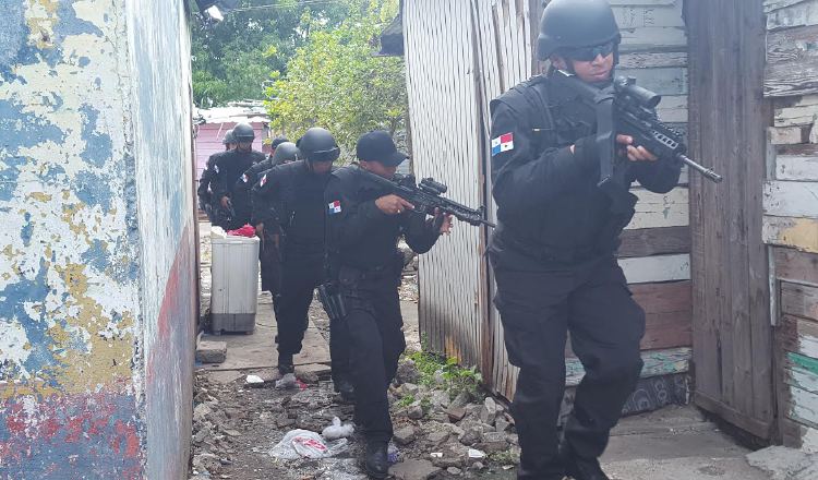 Miembros de la Policía Nacional se han mantenido en el frente de batalla, a pesar de la COVID-19 