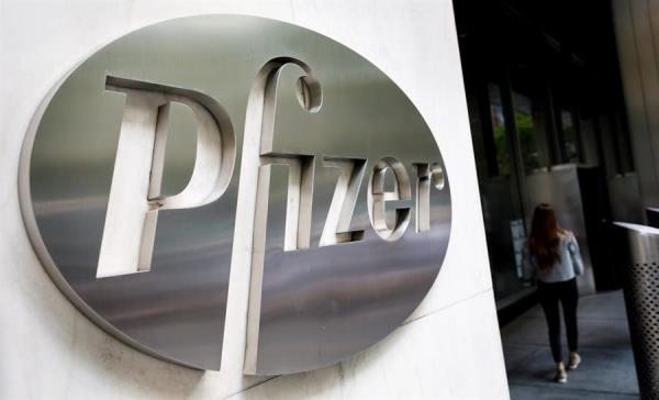 Pfizer pronosticó distribuir 100 millones de su vacuna contra la covid-19,  pero ahora solo se compromete a producir 50 millones antes de que acabe el año.