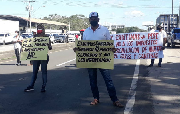 Los manifestantes aseguraron que están al borde de la quiebra y con el riesgo de dejar a más de mil familias sin ingresos. Foto: Thays Domínguez