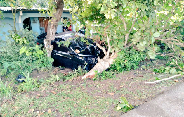 El auto quedó a poca distancia de la vivienda. Foto: Thays Domínguez