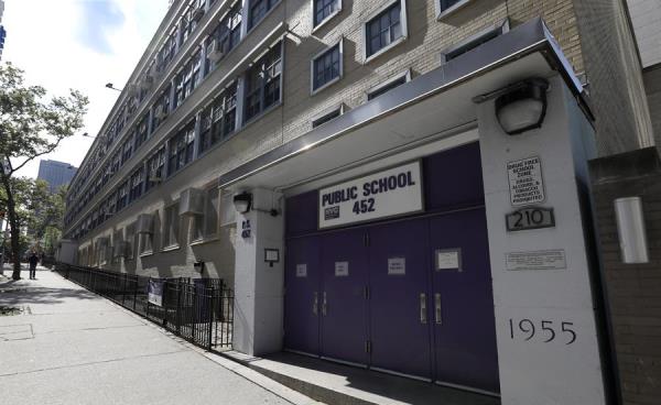 De cara al próximo curso, las escuelas de grado medio en Nueva York -de sexto a octavo curso- tendrán que paralizar sus procesos de selección y, cuando tengan más solicitudes que plazas, utilizar un sistema de lotería. Foto: EFE