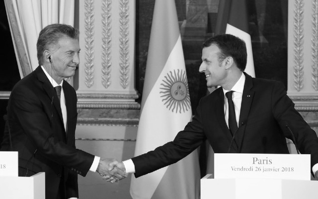 Encuentro el 26 de enero de 2018 en Francia, entre los presidentes Mauricio Macri, Argentina, y Emmanuel Macron, Francia. Foto: EFE.