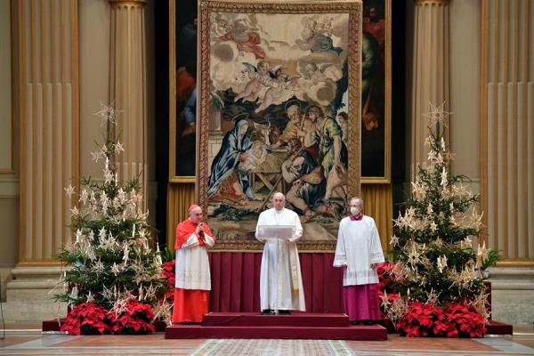 Por motivo de la pandemia, el papa pronunció en el interior de la basílica.