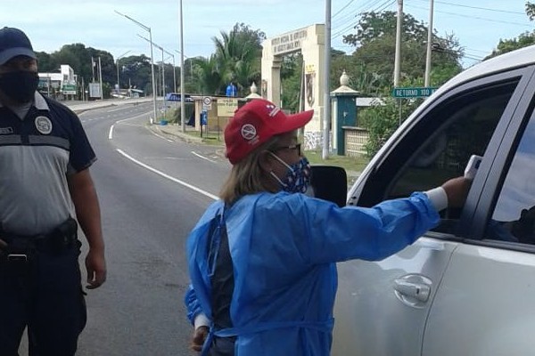 Los equipos de salud se encuentran en los puntos de cercos sanitarios tanto en Divisa como en Viguí. 