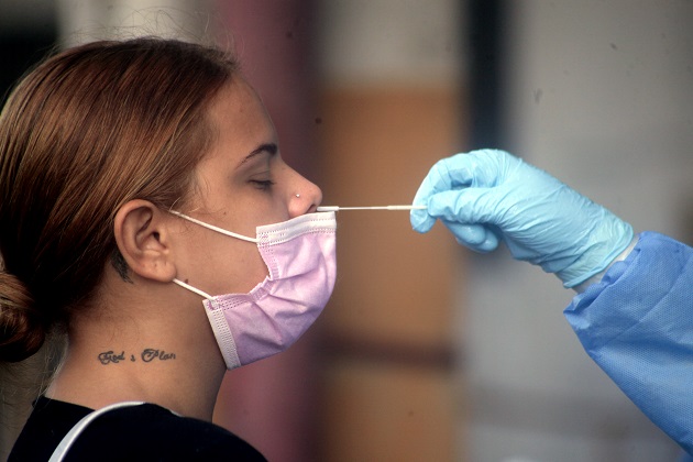 Personal de salud ha aplicado 1,590,184 pruebas para detectar la covid-19 en Panamá. Foto: Víctor Arosemena