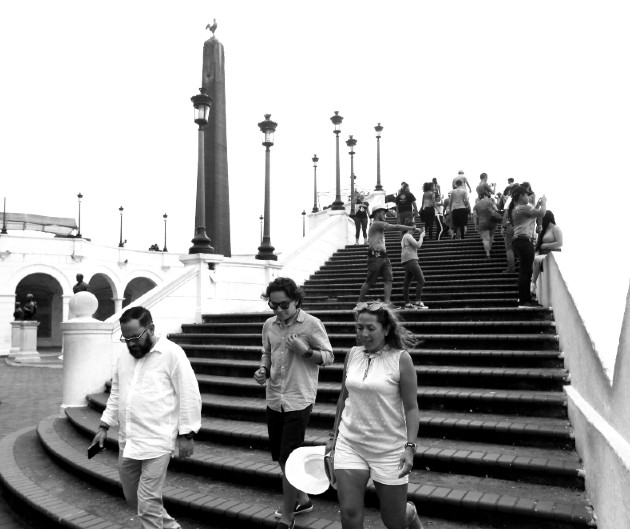 Al fondo, la plaza de Francia, en el Casco Antiguo de la ciudad de Panamá, recoge en su seno muchos detalles de la historia panameña de 1920 al 2021, que muchos intelectuales desconocen. Foto: Epasa.