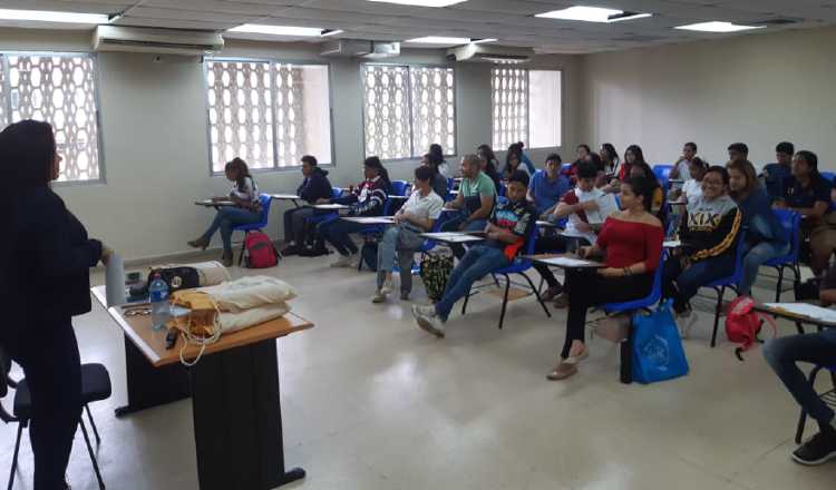 El próximo año académico iniciará con las aulas virtuales llenas. Foto de archivo