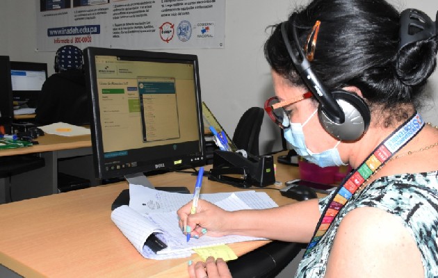 la línea de atención 147 ha brindado asistencia psicosocial a más de 4,000 panameños y panameñas. Foto:Cortesía