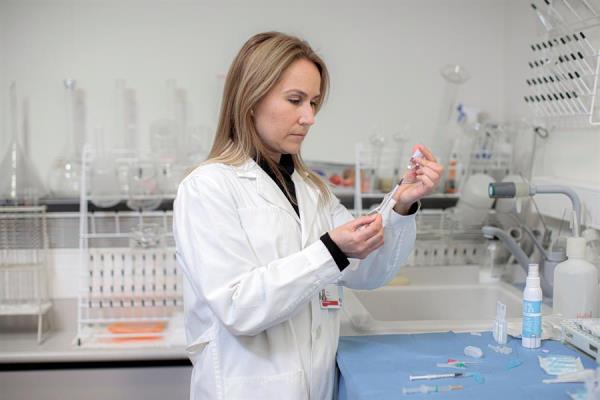 Ana Sola enfermera del hospital Clínico de Valencia y también profesora en la Universitat de València. EFE