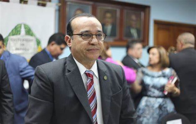 Eduardo Flores, es el actual rector de la Universidad de Panamá.