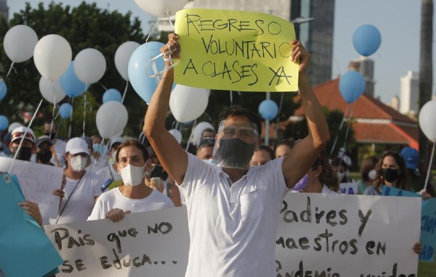 Retorno a las aulas mantiene dividido a los gremios docentes y padres de familia en Panamá. Foto: EFE 