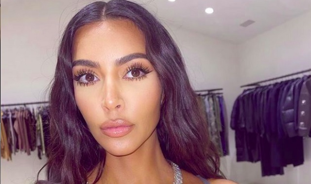 Kim Kardashian compartió una fotografía del 'kit' que incluye la vela. Foto: Instagram