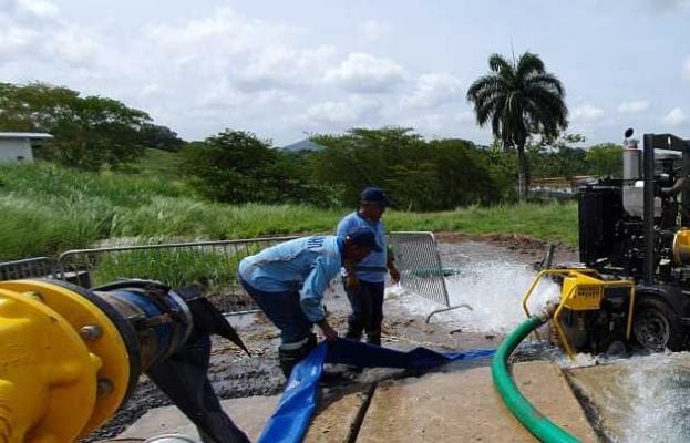 Trabajadores del Idaan tratan de solucionar problema que redujo la producción de agua potable en la Planta Potabilizadora de Chilibre.Trabajadores del Idaan tratan de solucionar problema que redujo la producción de agua potable en la Planta Potabilizadora de Chilibre.