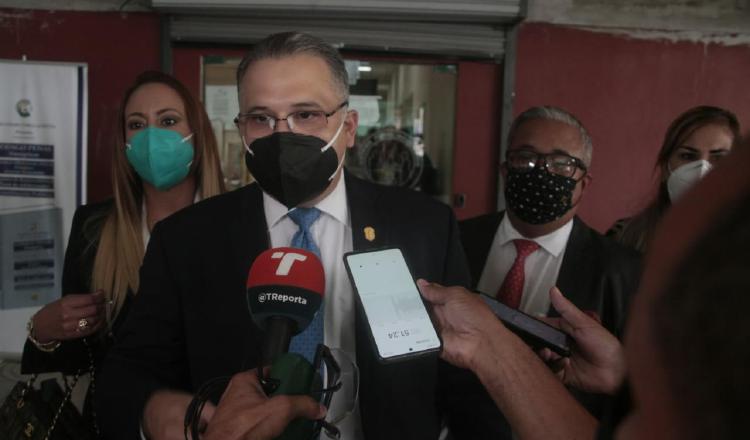 Equipo de defensa del expresidente Ricardo Martinelli ayer durante la audiencia de afectación de derechos.