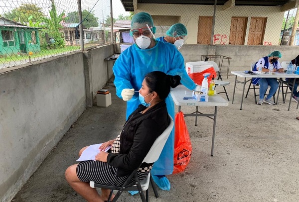 Personal de salud realizó 6,015 pruebas nuevas para detectar la covid-19 en 24 horas. Foto: Cortesía Minsa