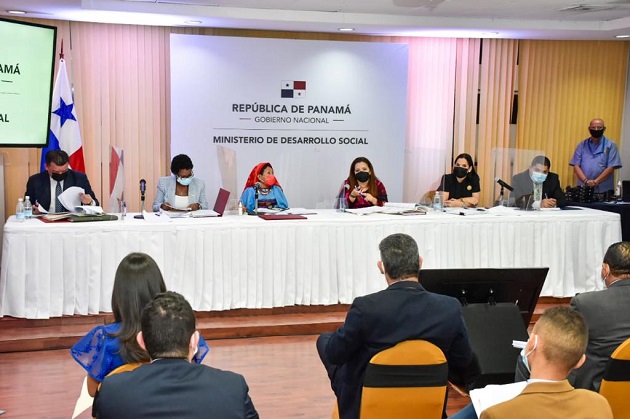 En la discusión de hoy participaron magistrados, jueces y representantes legales del Ministerio Público, de la Defensoría del Pueblo y de otras instituciones. Foto: Cortesía Mides