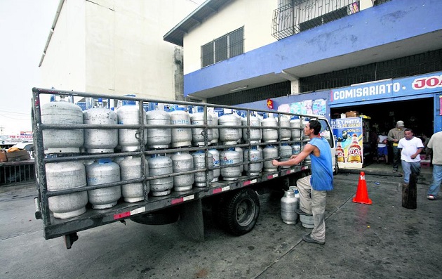 Los precios del tanque de 25 libras del gas deben estar a la vista del público.