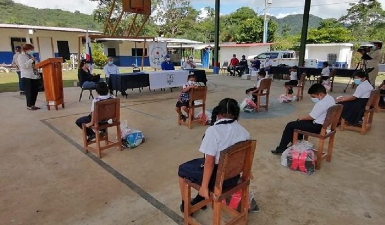 El regreso semipresencial a clases se hará en colegios que tienen baja matrícula. Archivo.