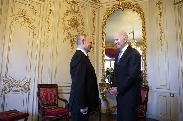 Los presidente Vladimir Putin y Joe Biden se reunieron en cumbre de Ginebra. EFE