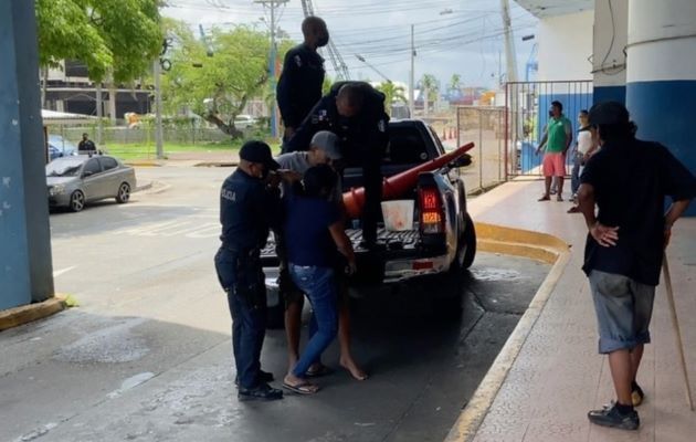 Una persona fue herida en la balacera, la cual fue trasladada en una patrulla de la Policía Nacional al cuarto de urgencias del Complejo Hospitalario Dr. Manuel Amador Guerrero. Foto: Diomedes Sánchez