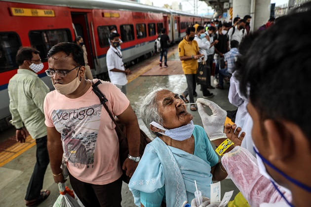 La “variante Delta plus”  fue encontrada por primer vez el pasado abril y las autoridades de la India han sido las primeras en hablar de ella. Foto: EFE