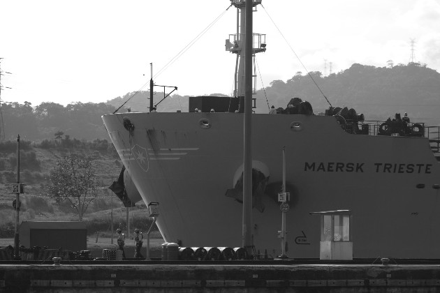 Tránsito por las esclusas de Pedro Miguel, en el Pacífico. El excedente que la Autoridad del Canal de Panamá, entrega al Gobierno Central va a dar a su cuenta general y escasamente se utiliza para el desarrollo económico y social de Colón. Foto: EFE.