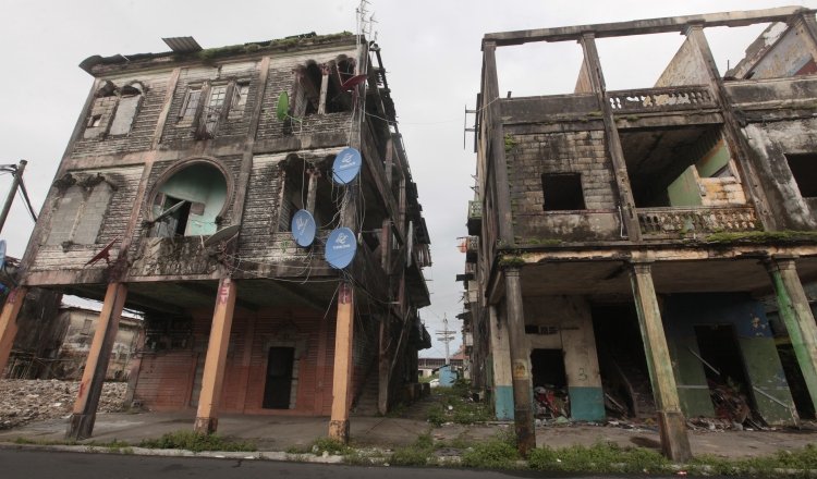 Muchos de los caserones en la provincia de Colón que se encuentran en estado deplorable tiene más de 50 años de haberse construido. Víctor Arosemena