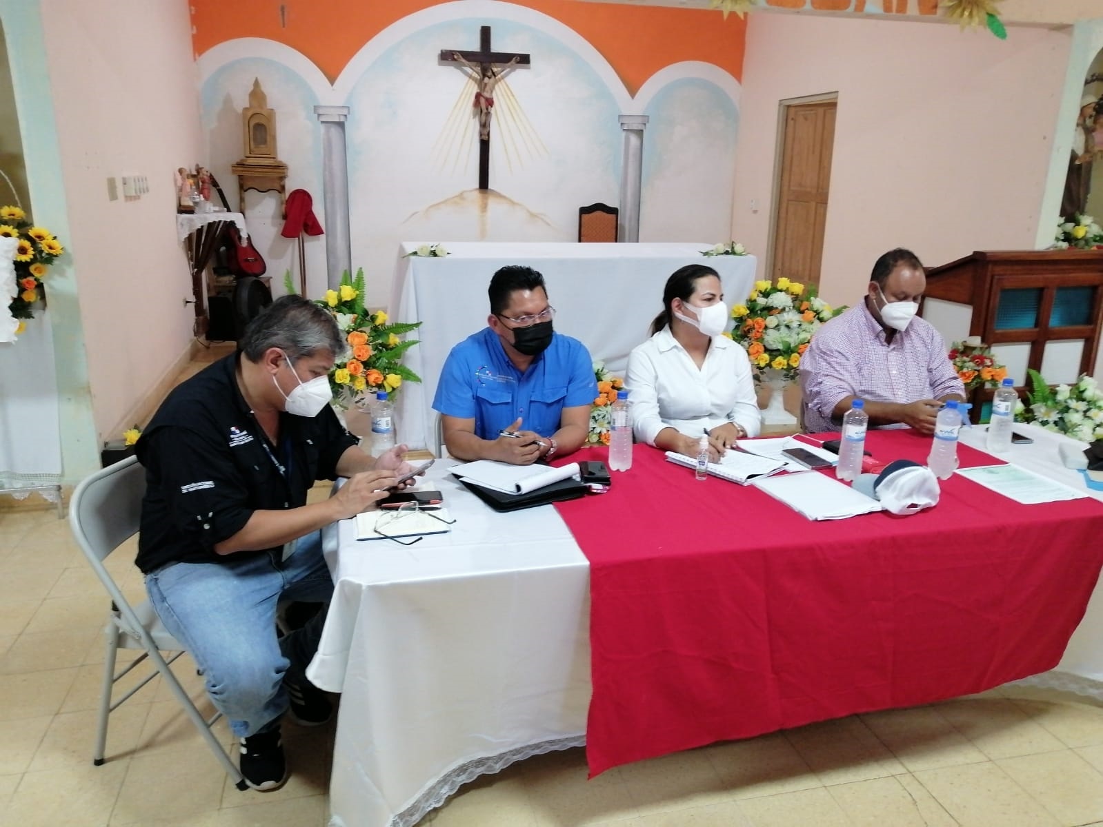 La viceministra de Obras Públicas, Librada De Frías, en la reunión con los dirigentes indígenas. Foto: Mayra Madrid