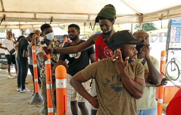 Miles de migrantes de diversos países tratan de cruzar la frontera colombo-panameña para llegar a Estados Unidos. Foto: EFE