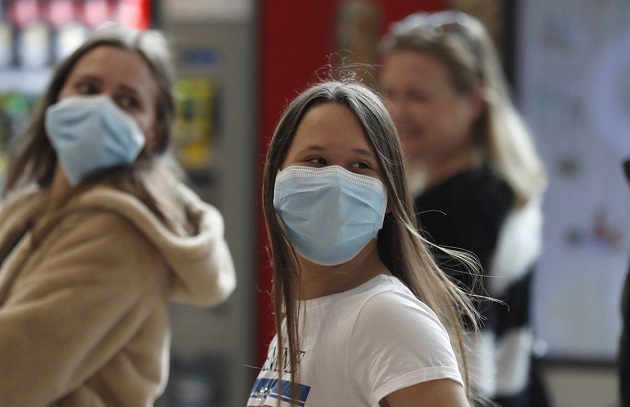 Israel tiene actualmente más de 91,000 infectados activos de covid-19. Foto: EFE