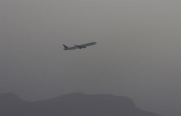 En agosto, más de 400.000 personas recibieron asistencia gracias a los convoyes que operan en todo el país. Foto: EFE