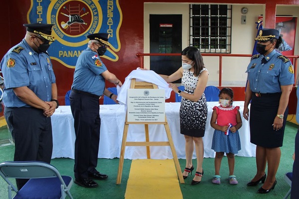 El acto contó con la participación de la ministra de Gobierno, Janaina Tewaney Mencomo y el Cnel. Abdiel Solís Pérez, director general del Benemérito Cuerpo de Bomberos de la República de Panamá (BCBRP),.