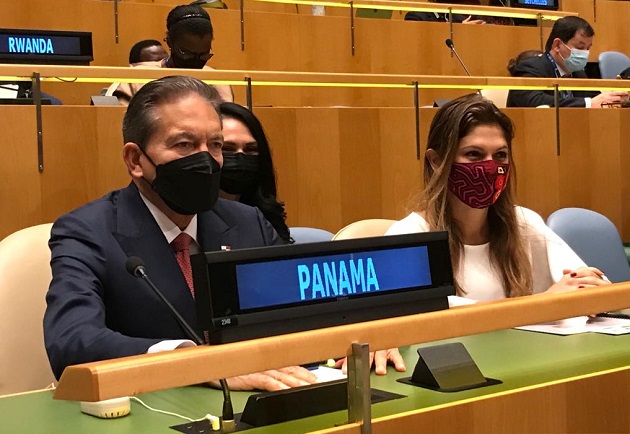 El presidente de la República, Laurentino Cortizo, y la canciller Erika Mouynes en la apertura del septuagésimo período de sesiones ordinarias de la Asamblea General de la ONU. Foto: Cortesía Presidencia