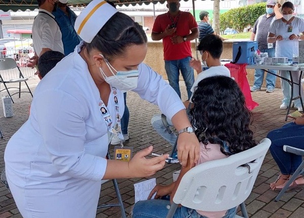 Un total de 8,363 dosis de la vacuna de Pfizer fueron aplicadas en la jornada de vacunación de ayer para personas desde los 12 años del circuito 4-1. Foto: Cortesía Minsa