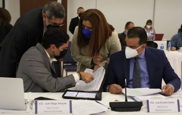 Hoy se realizó el segundo día de sesiones de la mesa técnica que discute las reformas al Código Electoral. Foto: Tribunal Electoral