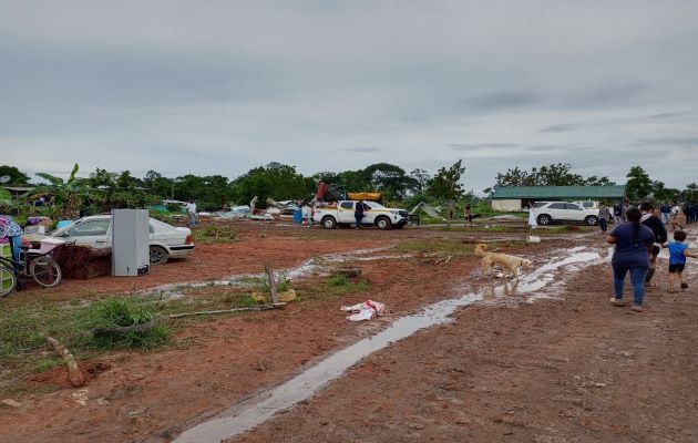 Este fin de semana las autoridades completaron el lanzamiento por intruso del resto de las familias que se encontraban en el asentamiento informal denominado “Tierra Prometida”. Foto: Eric Montenegro