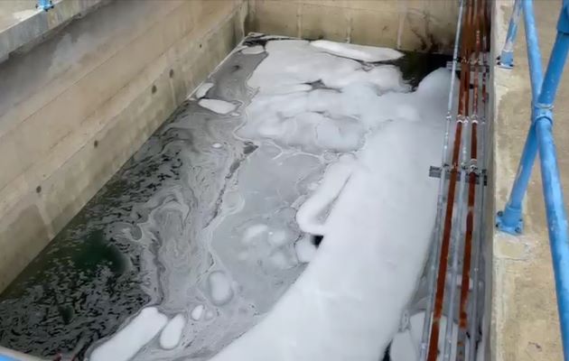 Actualmente, cinco corregimientos se mantienen sin el servicio de agua potable, tras la contaminación con hidrocarburo en la planta potabilizadora ubicada en el corregimiento de El Bongo. Foto: Mayra Madrid