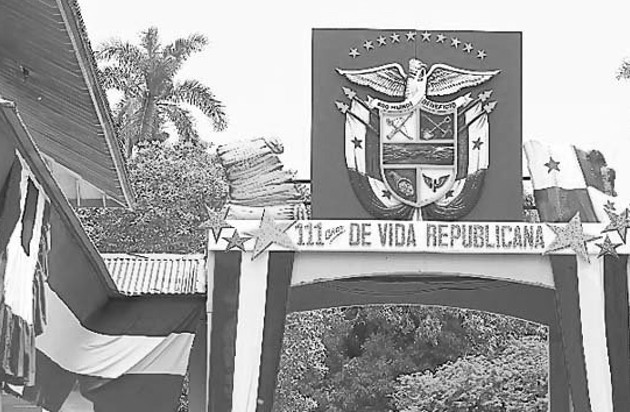 El 4 de noviembre de cada año se rinde homenaje a los Símbolos Patrios, el himno, la bandera y el escudo de armas. Foto: Archivo. Epasa.