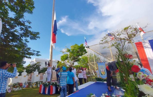 En la provincia de Colón, la cancha sintética en la entrada a la ciudad fue el lugar donde se realizó el tradicional acto del 3 de noviembre. Foto:Diomedes Sánchez